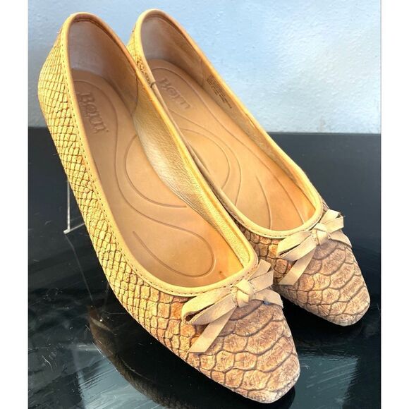 Born Carrie Flats Size 7 Medium Cork Snake Embossed Bow Trim Brown Comfort - Picture 2 of 12
